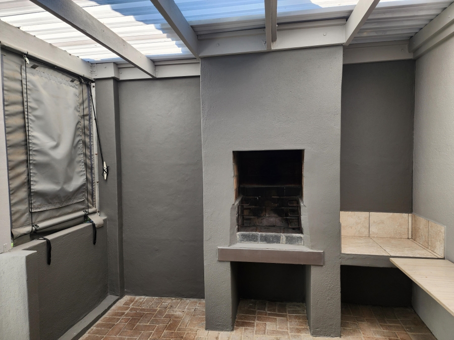 3 Bedroom Property for Sale in The Crest Western Cape